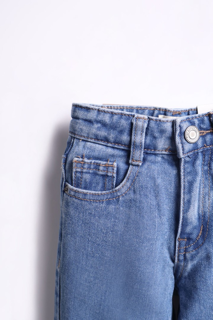 Straight Jeans